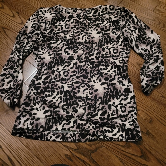 Animal print top with faux belt. - Picture 6 of 6